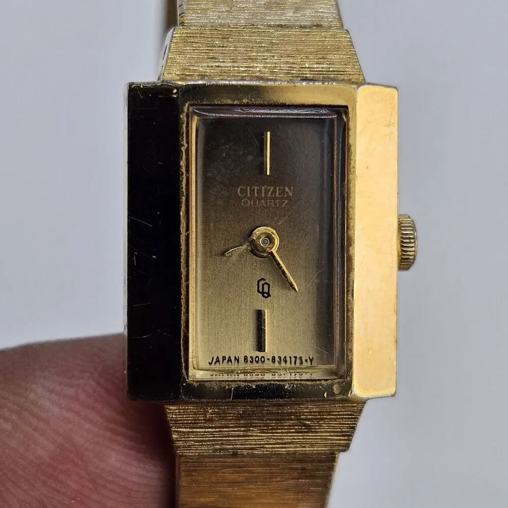 VTG Citizen Women's‎ Watch 16MM Black Gold Dial Gold Band 6